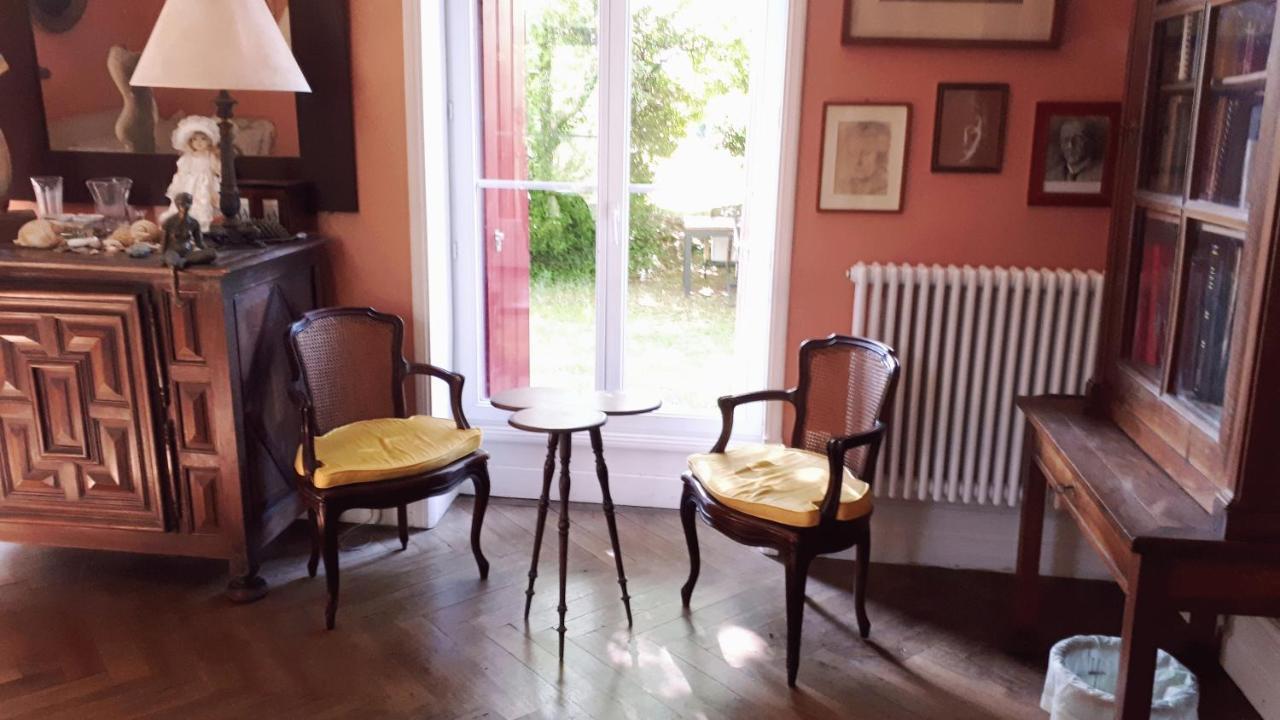 Bed and Breakfast La Cure Du Maine Charles Birac  Екстер'єр фото