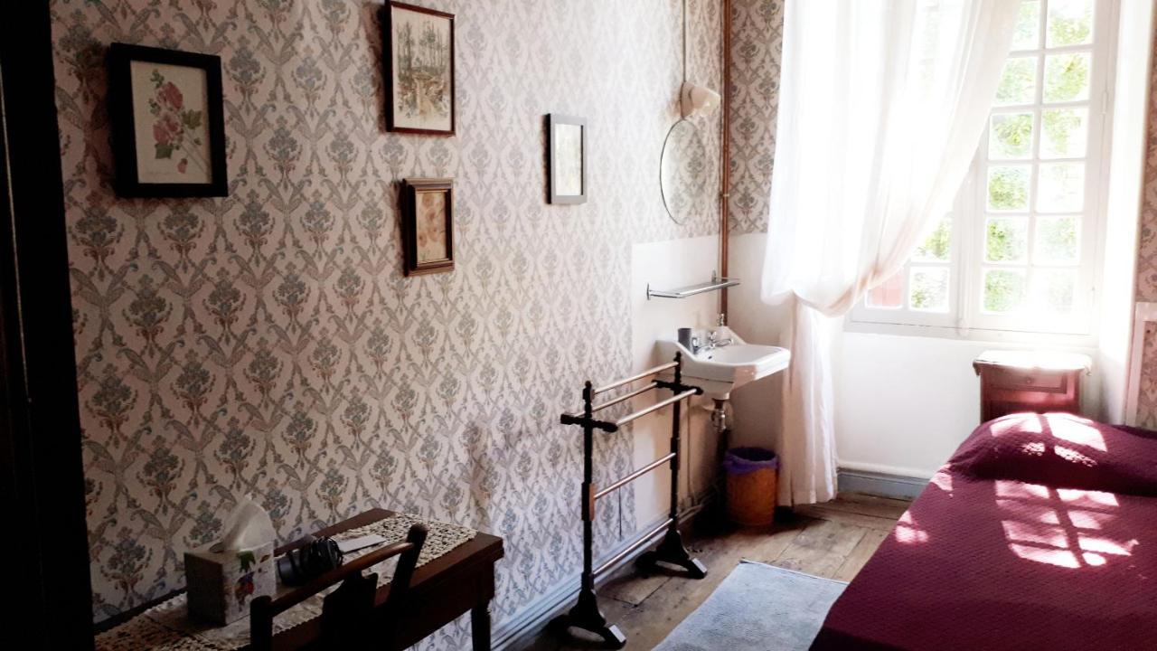 Bed and Breakfast La Cure Du Maine Charles Birac  Екстер'єр фото