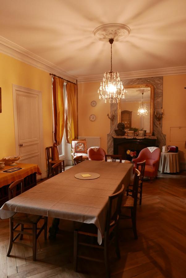 Bed and Breakfast La Cure Du Maine Charles Birac  Екстер'єр фото