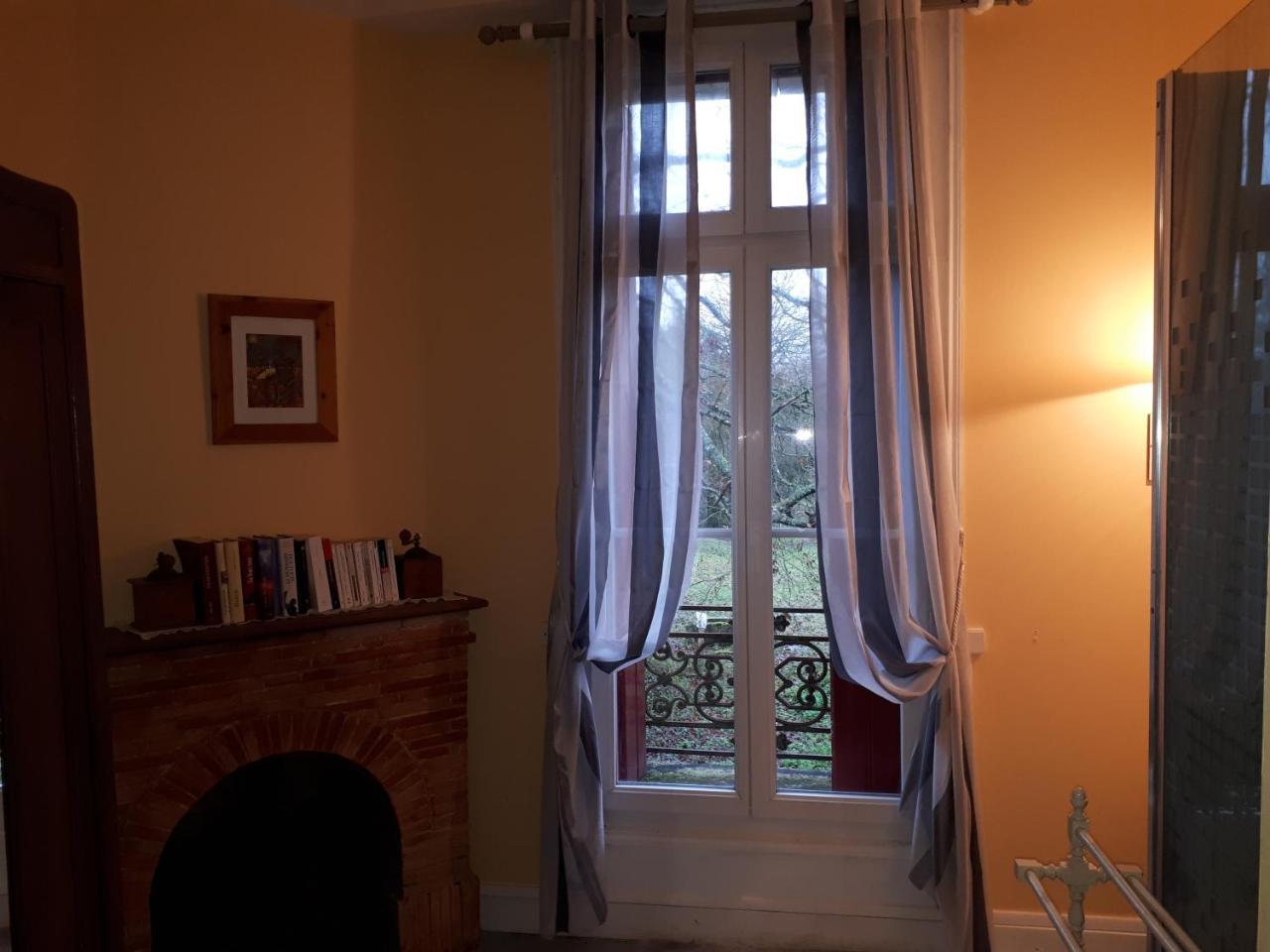 Bed and Breakfast La Cure Du Maine Charles Birac  Екстер'єр фото