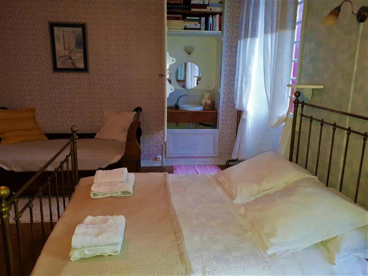 Bed and Breakfast La Cure Du Maine Charles Birac  Екстер'єр фото