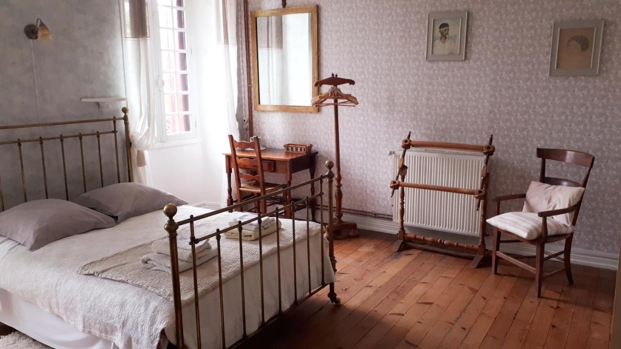 Bed and Breakfast La Cure Du Maine Charles Birac  Екстер'єр фото