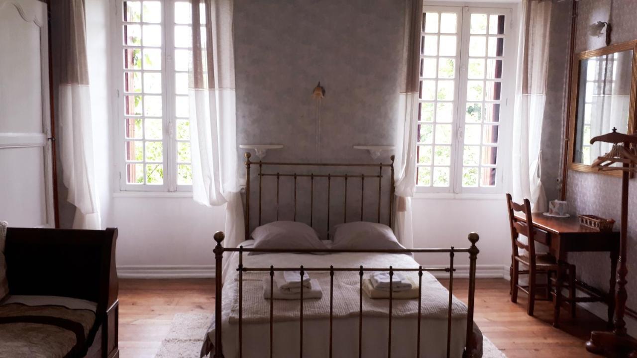 Bed and Breakfast La Cure Du Maine Charles Birac  Екстер'єр фото